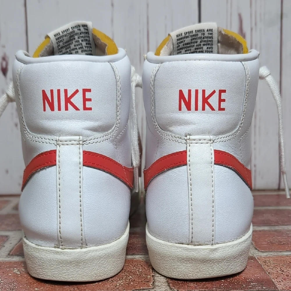 NIKE Sail White Blazer Mid 77 Habanero Red Logo High‎ Top Sneaker Women's 9.5